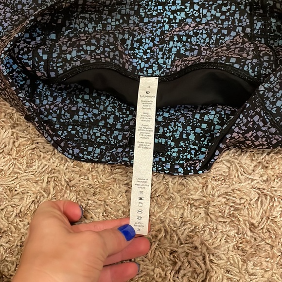 Lululemon 2018 Seawheeze crops! RARE! NEW! WITH TAGS! - Picture 4 of 5